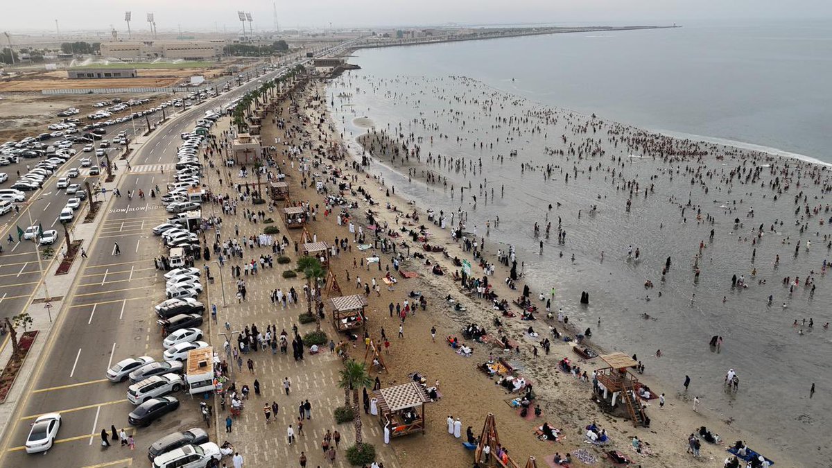 كل شارع وكل حارة تنبض بالأمان في أيام العيد والفضل يرجع لمن تركوا أهلهم وعيدهم لجل أمننا واستقرارنا #عيدنا_امن_وامان