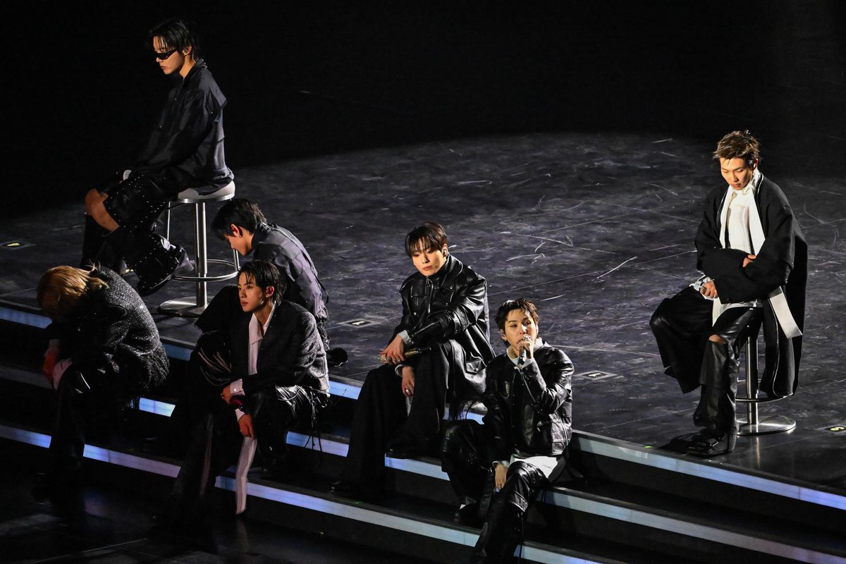 TheePopCore's tweet photo. Hamish Hamilton on what makes BTS’ dynamic so unique.

“They listen. They ask questions. They contribute ideas. They tease each other and laugh together. They are clearly seven friends who happen to be among the most famous people on Earth.” https://t.co/QGhntcnWRn