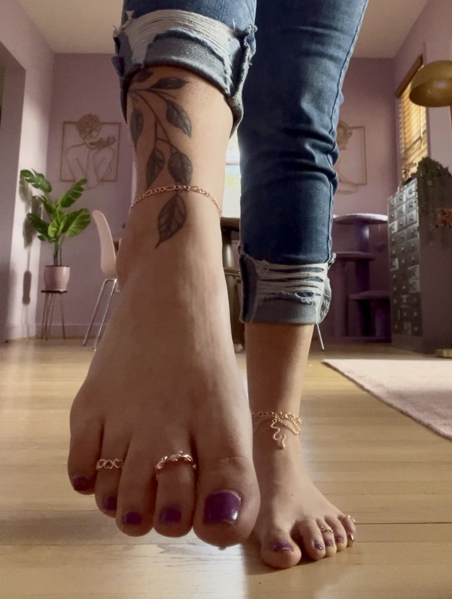 Miss Rose 🥀 tweet media