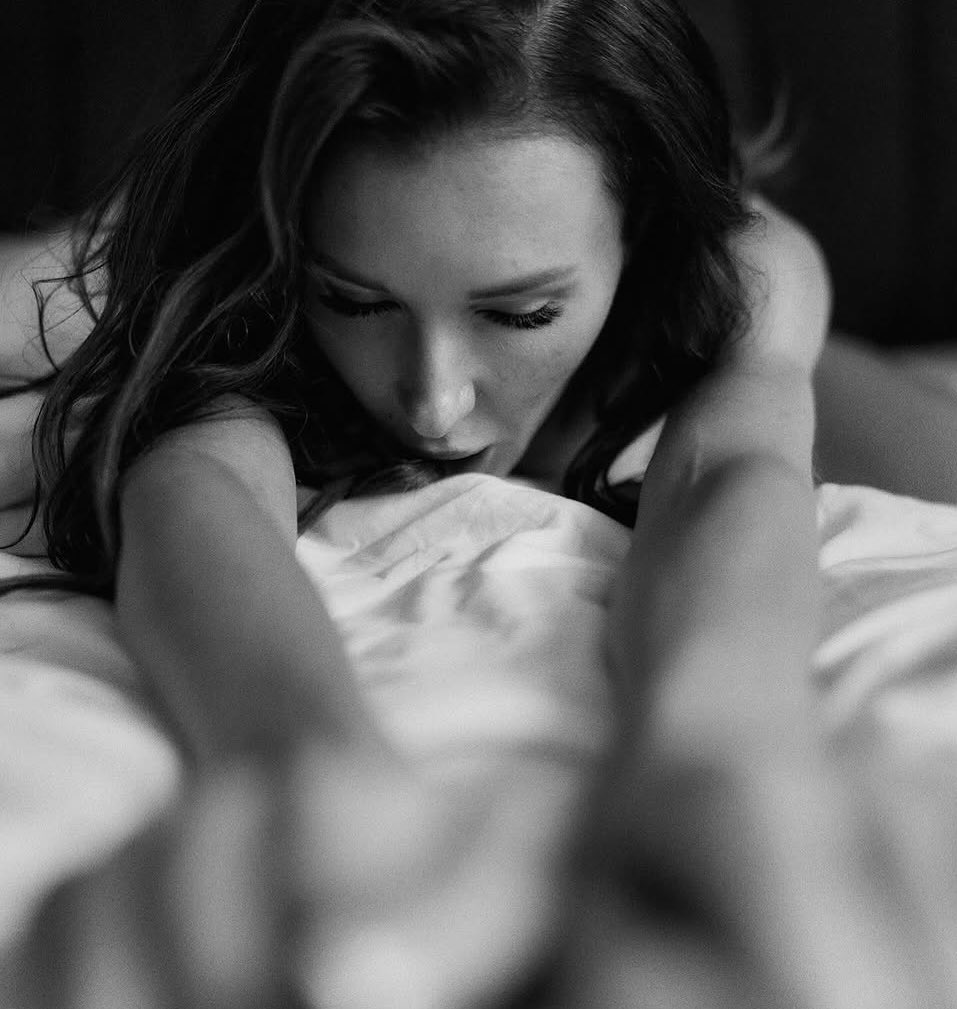 VeritoE's tweet photo. … Ven devora con tu boca este domingo …

#TúPoesía #EroTuits https://t.co/6Uc1nVLiBw