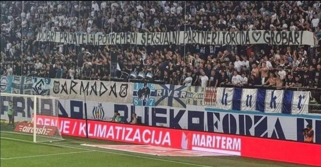 laganezzee's tweet image. I Armada zna da su Torca i groblje srca dva ❤️❤️ #armada #grobari #torcidasplit