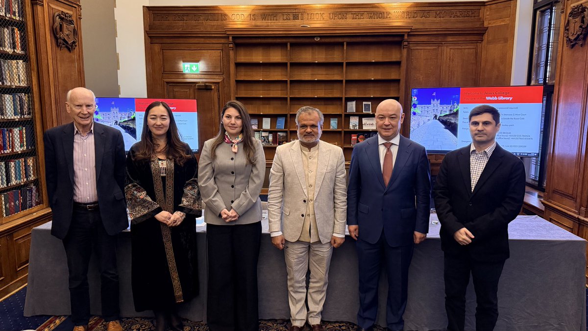 KazakhEmbassyUK's tweet image. Yesterday, @Cambridge_Uni 🎓 hosted a significant #Roundtable that brought together Ambassadors and senior diplomats from Central Asia and the Caucasus 🌏 alongside leading scholars 📚. The @KazakhEmbassyUK delivered an opening speech featuring a fascinating story: British
