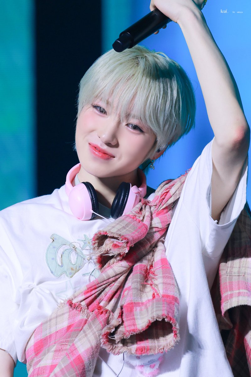 𝐥𝐞𝐚𝐟. tweet media