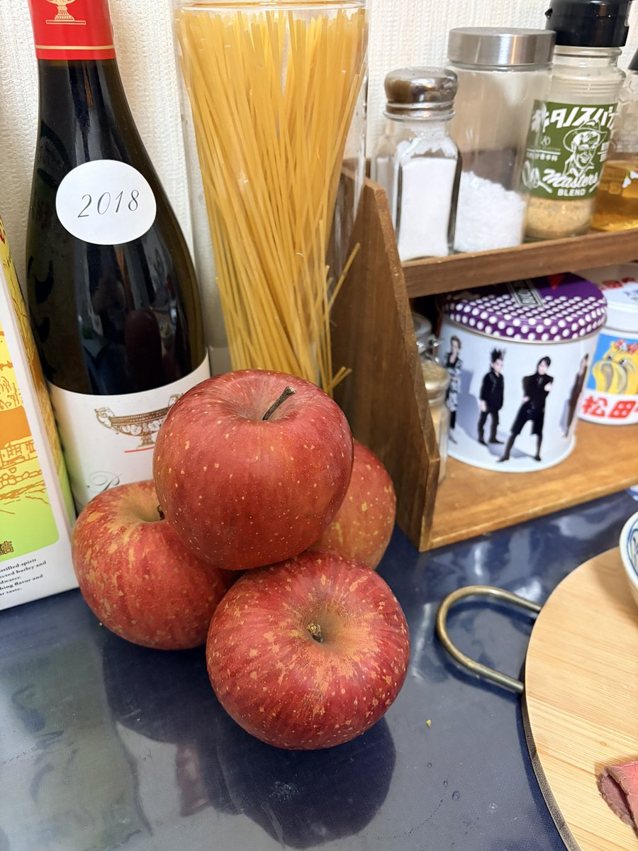 ライフでりんごが99円だったから4つも買ってしまった！果物とお花は生活を豊かにする。