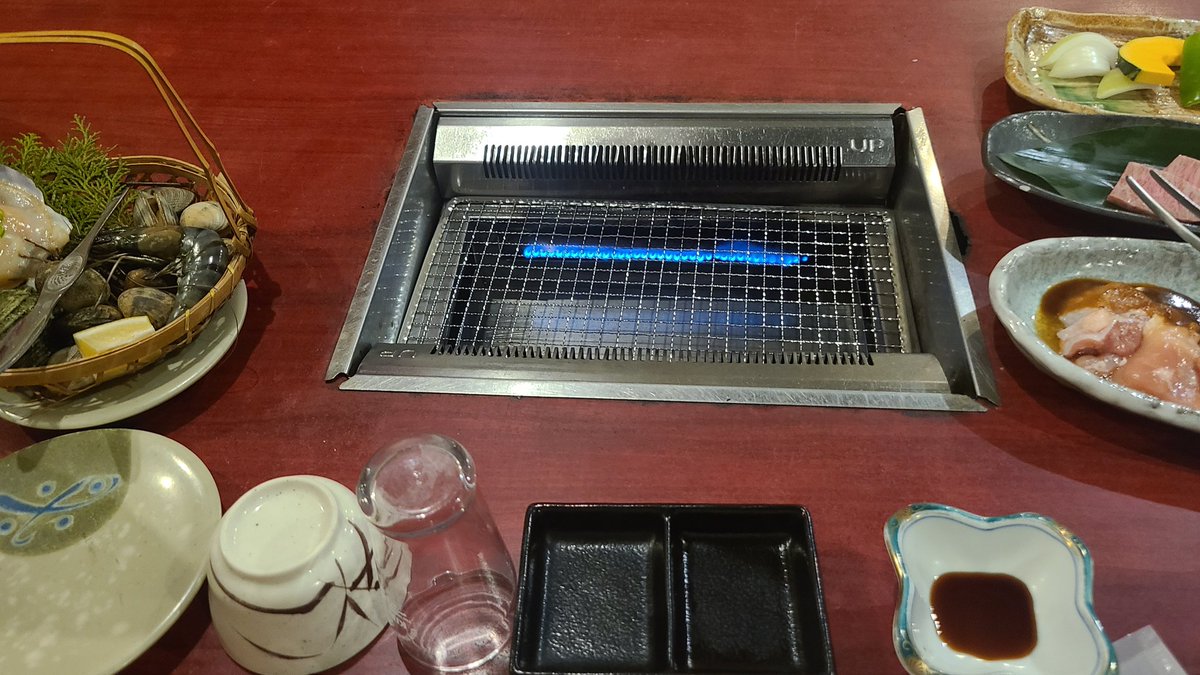 Sulcus12's tweet photo. 洞窟座敷で松阪牛と伊勢湾のやつ！ https://t.co/fWfHHG1TLe
