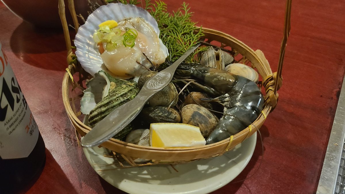 Sulcus12's tweet photo. 洞窟座敷で松阪牛と伊勢湾のやつ！ https://t.co/fWfHHG1TLe