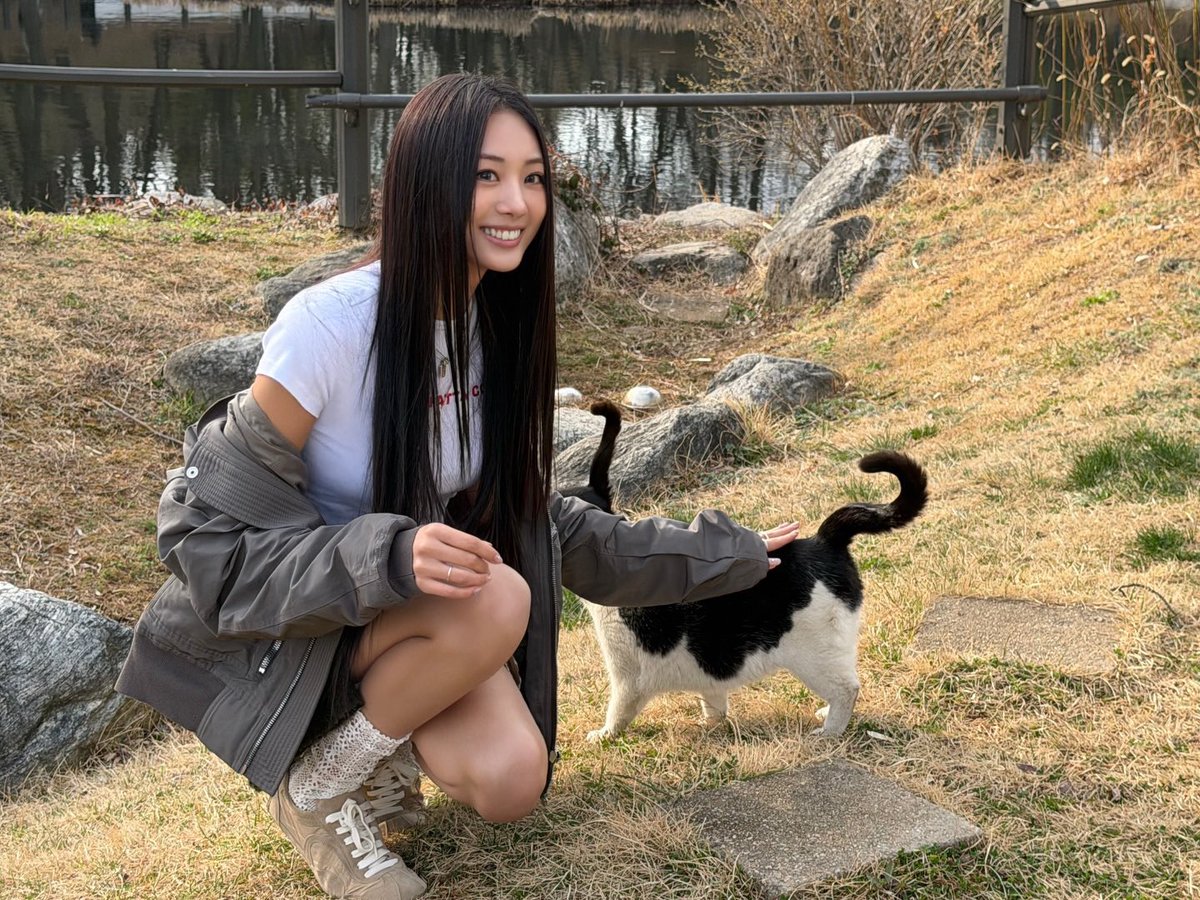 caphesenia's tweet photo. ooooooh ngedate 🐈🐈‍⬛🧡 https://t.co/lfBzJ6AY3a