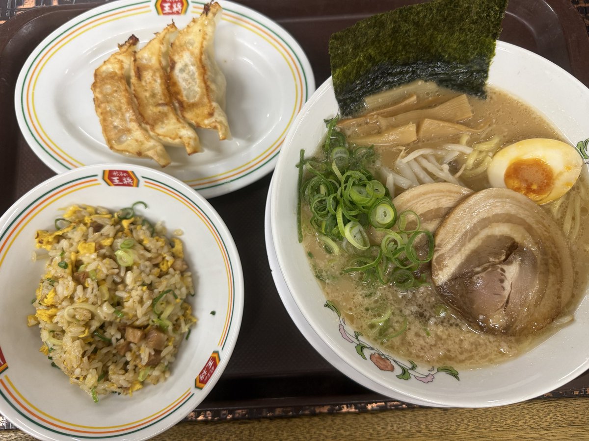 stme93443151's tweet photo. クリームサンドした揚げパン

餃子の王将ラーメンセット

#餃子の王将 https://t.co/EanHWhTJAJ