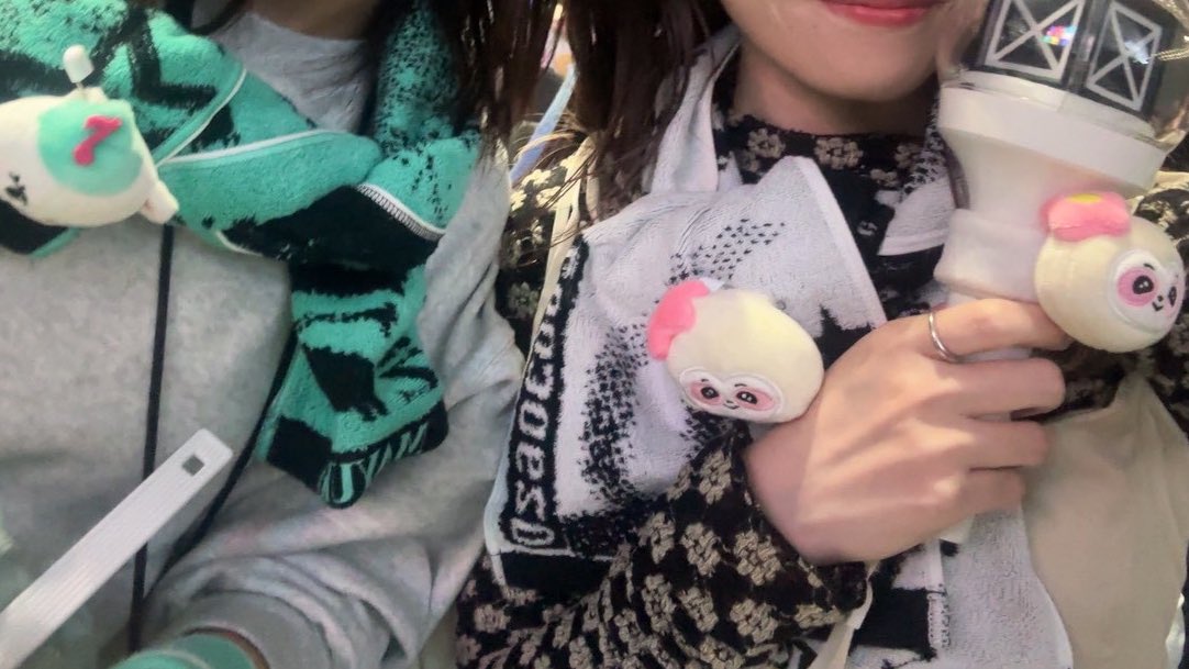 yui tweet media