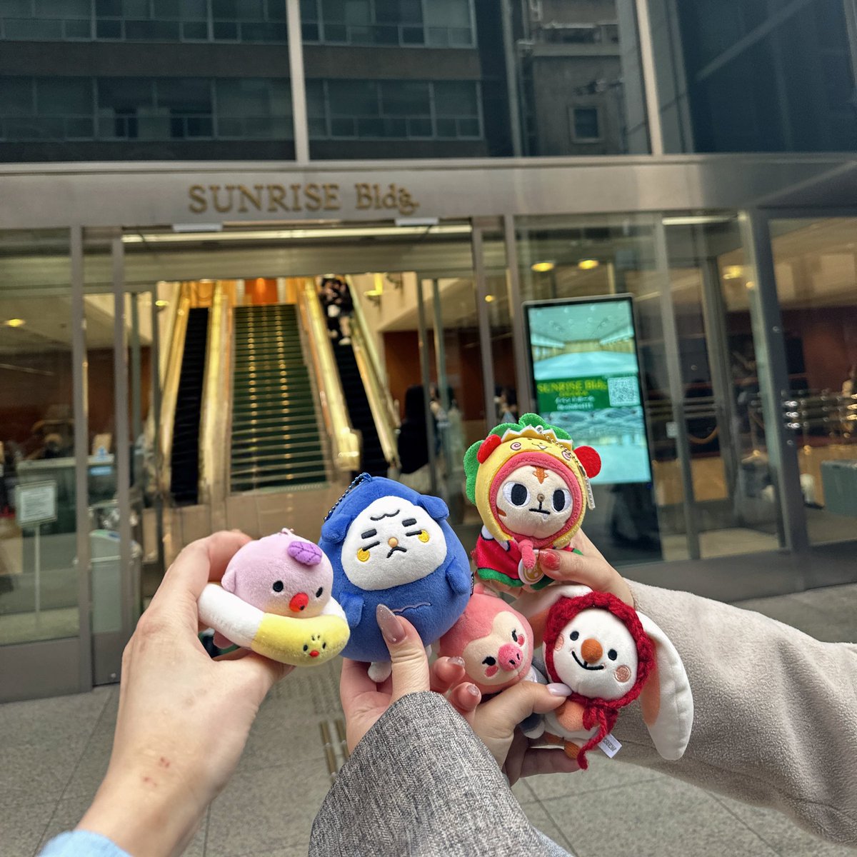 久しぶりに会ってもやっぱり1番かっこよかったㅠ_ㅠ💞ビジュアルよすぎるし金髪似合いすぎてるし普通に恋🫶🏻💖
お友達の推しとも連番できたし、ほんとに皆んなのおかげで久しぶりの現場楽しめました🥹🌟ありがとう♪✨