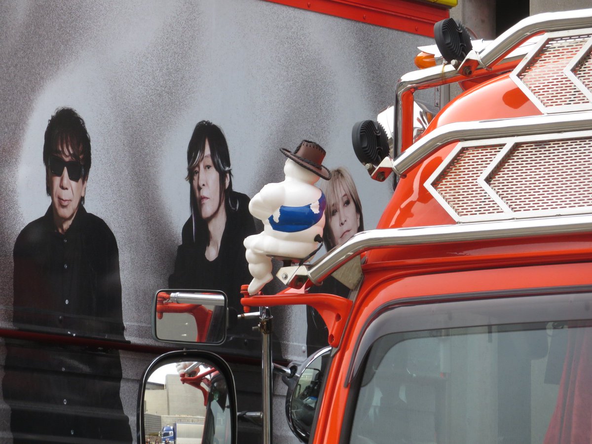 kouchanyanko's tweet photo. 乗継ぎ直前の車内で、当日券を確保して駆けつけました。慌ただしかったけどサプライズもあり、行けて良かった😆
トラックもすごい近くで撮れたし♡
みんなが入れるようにしておいてくださったのかなあ？スタッフの皆様、ありがとうございます🙂‍↕️

#TMNETWORK #QUONTUM #本多の森北電ホール https://t.co/kREyRI2HbS