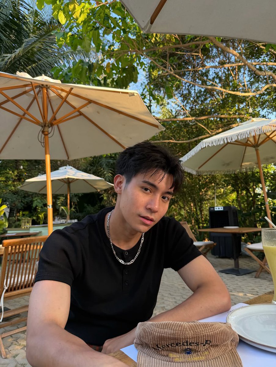 amymanalo_'s tweet photo. ATE SOBRANG POGI NI BRENT?! 😭😭😭😭😭😭😭😭😭😭😭😭😭😭 https://t.co/rCgvWDCS5Z