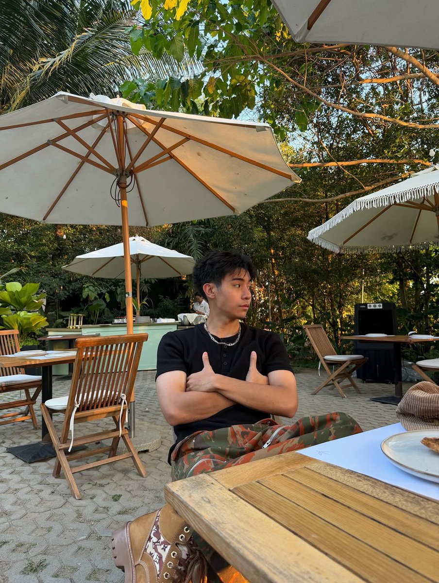 amymanalo_'s tweet photo. ATE SOBRANG POGI NI BRENT?! 😭😭😭😭😭😭😭😭😭😭😭😭😭😭 https://t.co/rCgvWDCS5Z