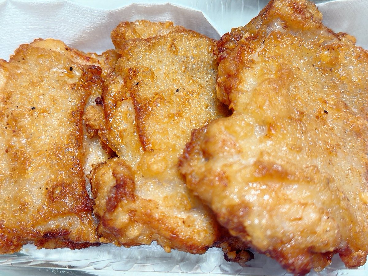 セブンで3日間揚げ物セールしてて
金曜にななチキ2つ
土曜にザクチキ1つ
そして今日は揚げ鶏を昼に2つ、
夕方に3つ食べてしまった…🤤

揚げ物最高💪🏻