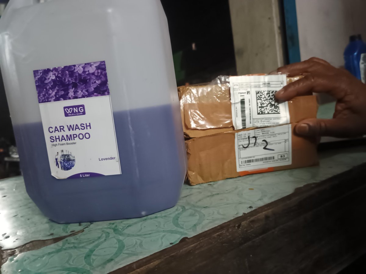 AzimushanA's tweet image. ordered 4 items but received only 1, and that too in a halted/partially packed condition. tried to reach customer care but no support window is showing in app. very disappointing. please resolve asap. order id: OD437009439758896100.  #flipkart #Flipkartscam