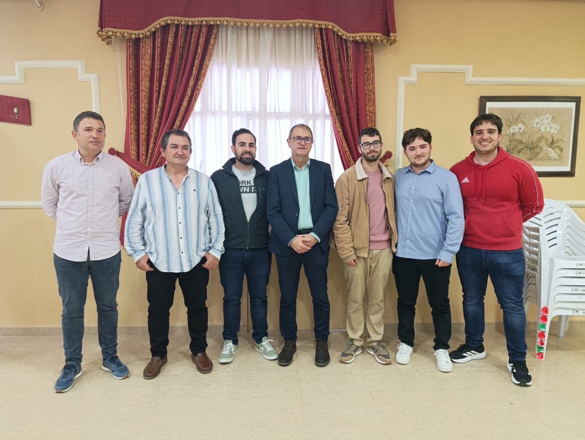 BlasAlves's tweet photo. Hoy es un gran día para el ajedrez villanovero, con esfuerzo y perseverancia han logrado a la máxima categoría provincial, enhorabuena !!! https://t.co/7RjZ98ng8V