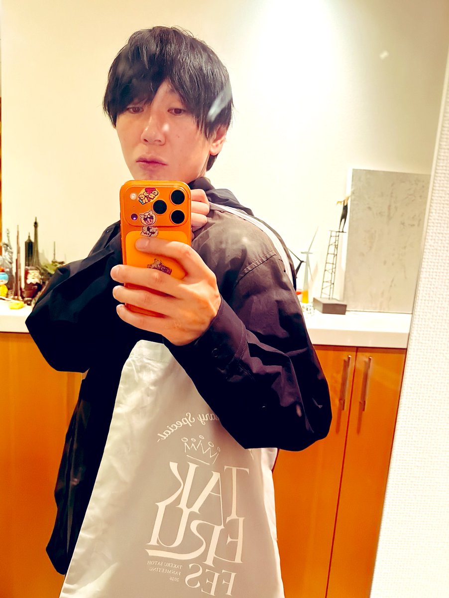 poe1985's tweet photo. 今日の夕方から、ずっとこのトートバッグで歩いてた。20周年と誕生日おめでとう🥳10年先も、20年先も楽しいことしてたいね。まずは、潜るといわずに、今年もなんかしてください。

#佐藤健 
#TAKERUFES2026 https://t.co/qj2QlU0bYv