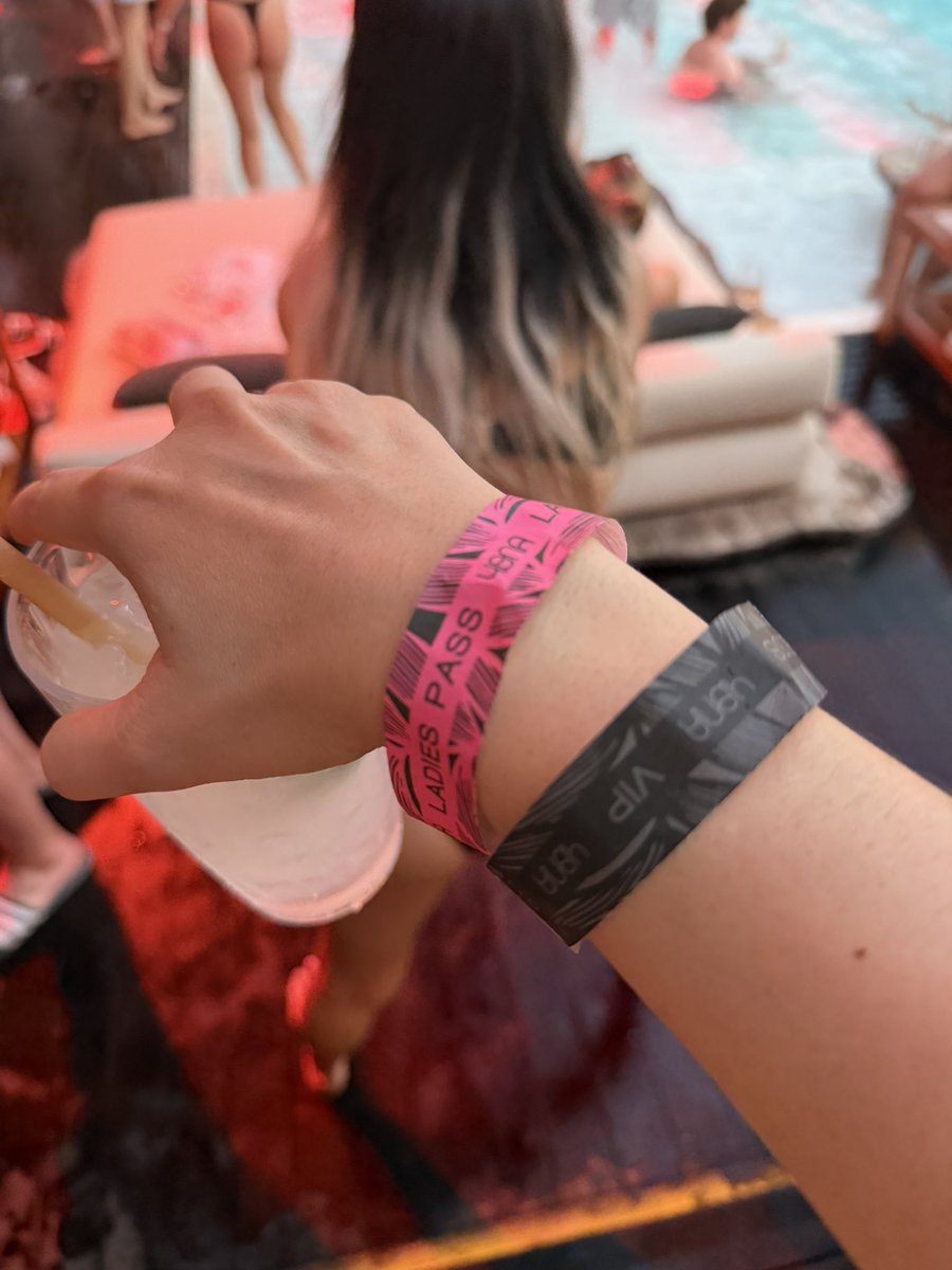 B4byd0ntcry ☿ tweet media