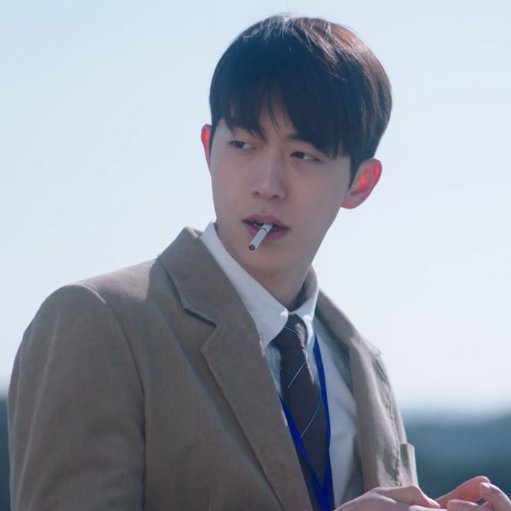 백이진 3대 죄악 중 흡연,,
존나 섹시하네🤭🙄👍🏻