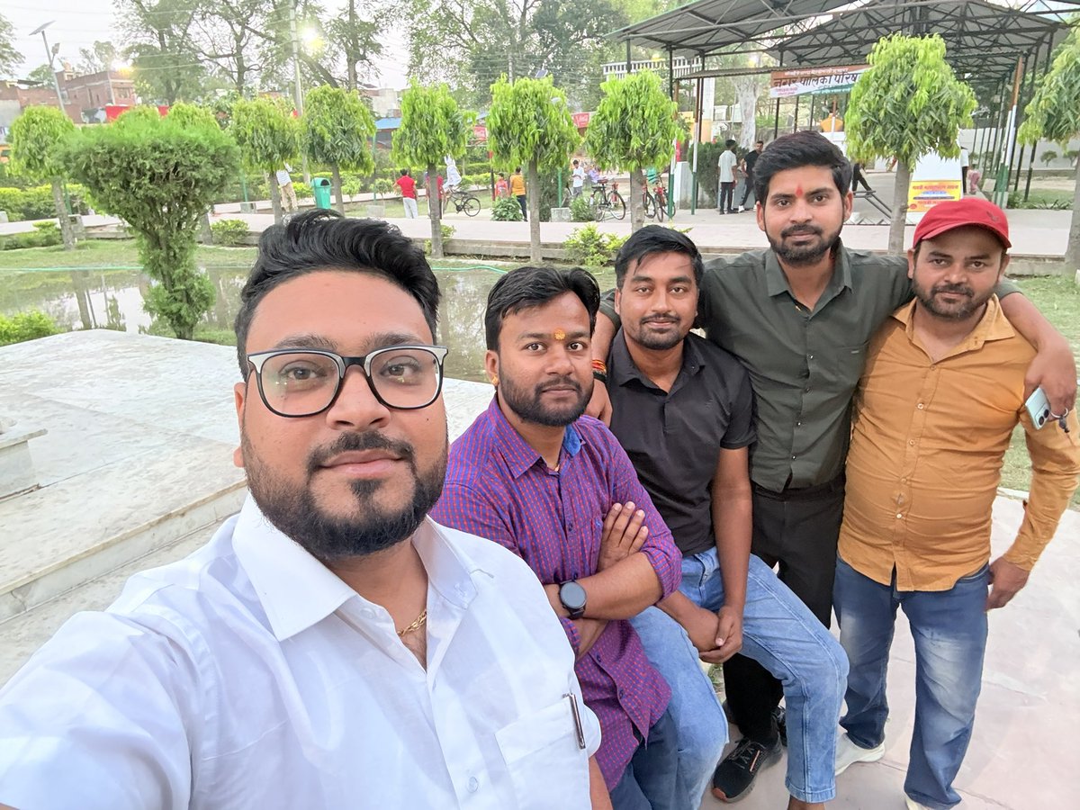 SalilKabiraa's tweet photo. आज़ाद हिन्द सोशलिस्ट सर्किल की पहली बैठक सफलतापूर्वक संपन्न हुई।

आप भी इस पहल का हिस्सा बनना चाहते हैं तो हमसे जुड़ें: 9648898929

आइए, मिलकर बदलाव की शुरुआत करें 🙏🏾
हर हर महादेव 🙏🏾

#hardoi #hardoi_city https://t.co/mrpX6TEaJR