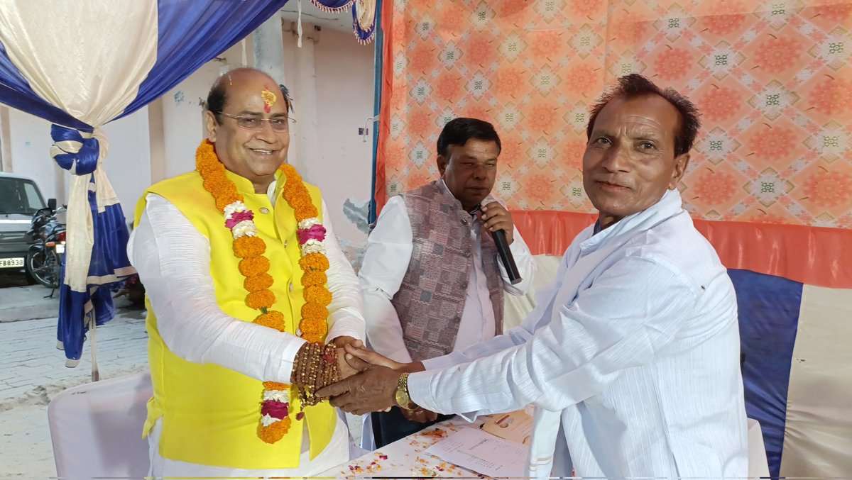 SurendraMaithan's tweet photo. "समस्या आपकी, समाधान हमारा – आपके द्वार!" ☕🤝
#SurendraMaithani #ChaiPeCharcha #JantaKeDwar #PublicService #KanpurDevelopment https://t.co/UApo0vL0mD