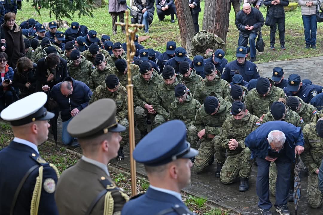 Novinar/ka tweet media