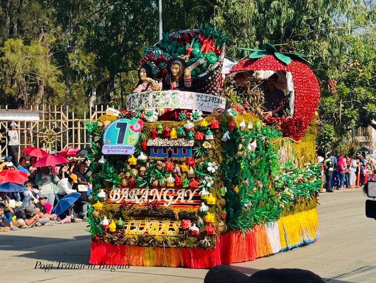 IGOCOM4's tweet photo. Berry beautiful floats in full bloom 🍓 #strawberryfestival #pogitransientbaguio https://t.co/FGFaHbpjLN