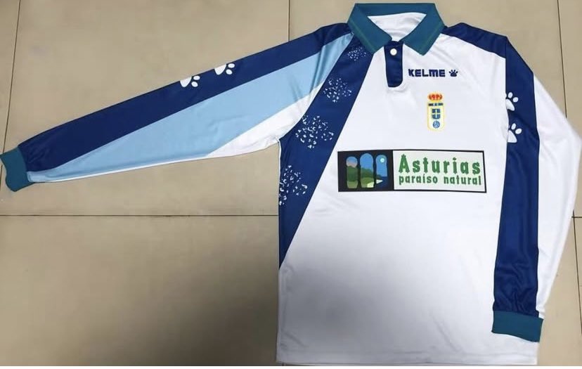 ¡Novedades! 😍

Camiseta Real Oviedo 1993/94 visitante retro manga larga. 

¡Solo 60 unidades!

❤️Dale MG a este tweet si quieres que hagamos un sorteo de ella😏