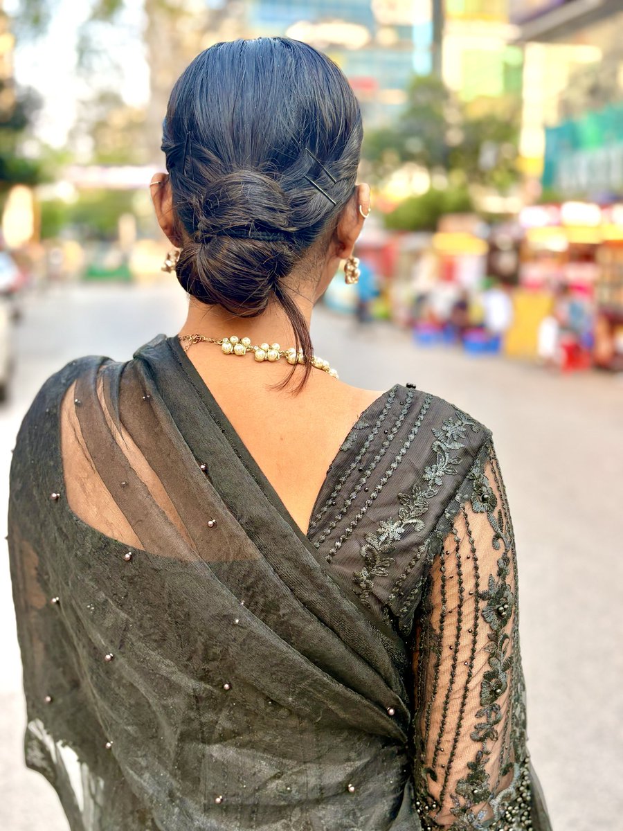 emusikder1's tweet photo. Girl in black 🖤 https://t.co/BJYjPBAKIO