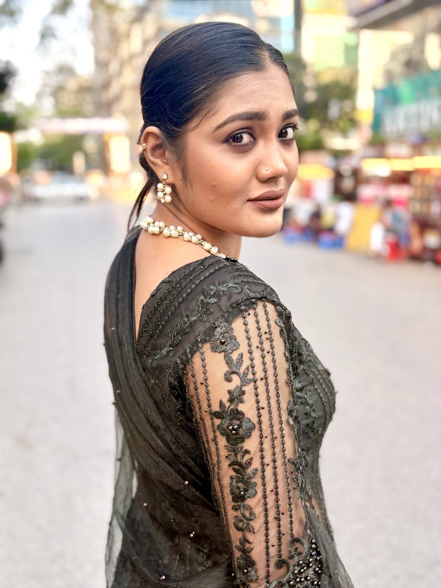 emusikder1's tweet photo. Girl in black 🖤 https://t.co/BJYjPBAKIO