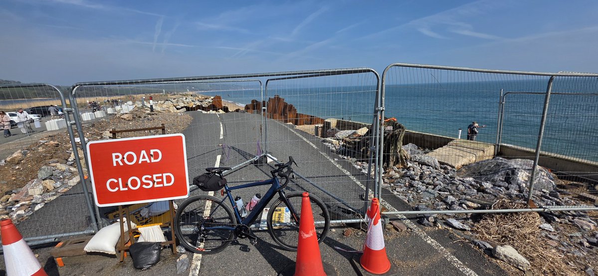 twickerman 🙃 🏖️ 🚵 🌴🛶 tweet media