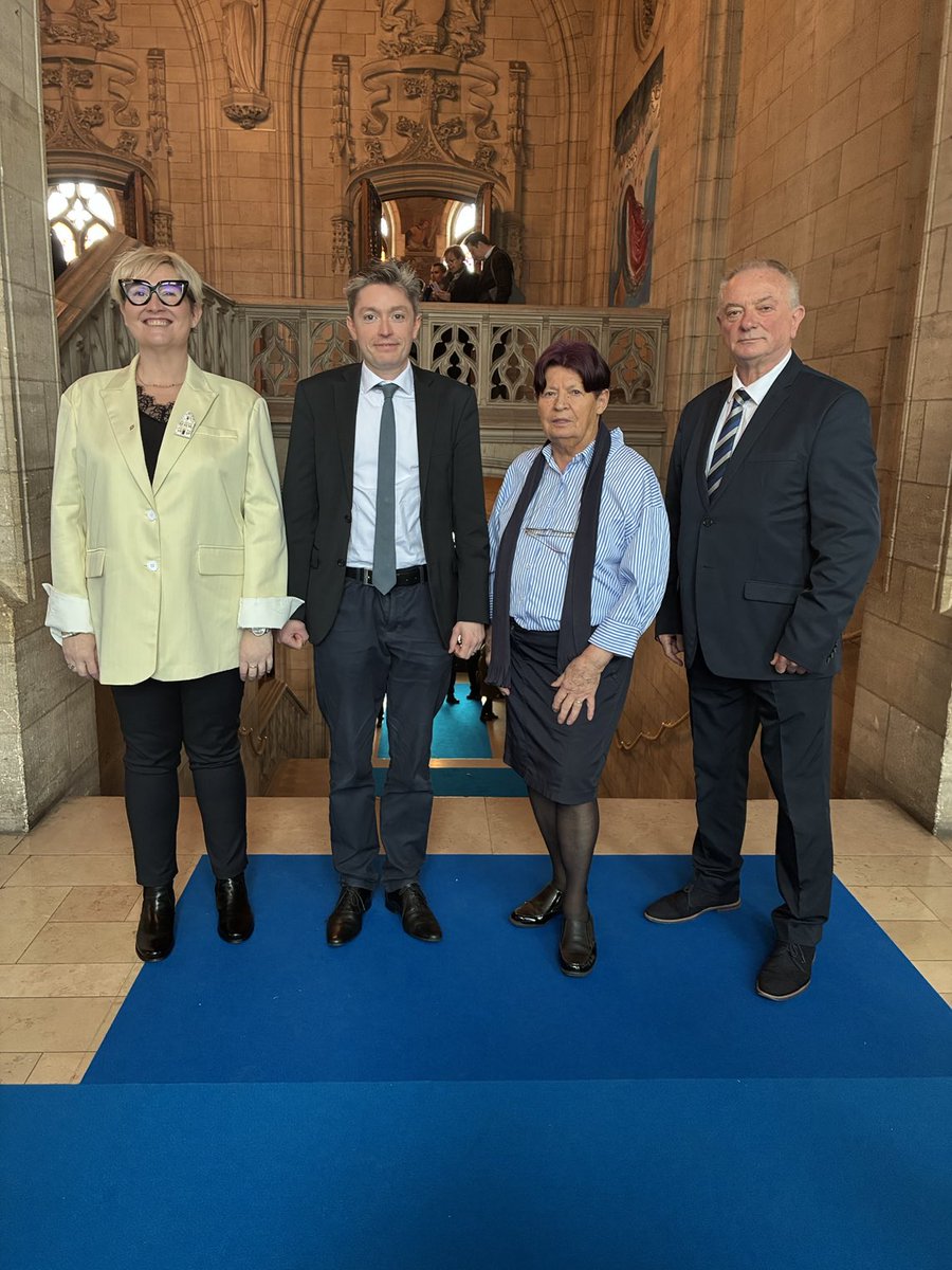Présents au Conseil municipal d’installation à Arras, avec mes collègues : Michèle Chmiélina, Virginia Boidoux et Thierry Ducroux.
Grâce à notre résultat historique, près de 20% des voix, nous passons de 2 à 4 élus RN.
Nous représenterons nos électeurs avec responsabilités.