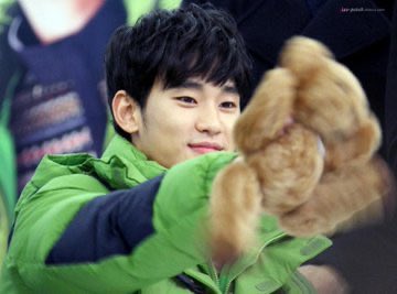 퍽큐 tweet media