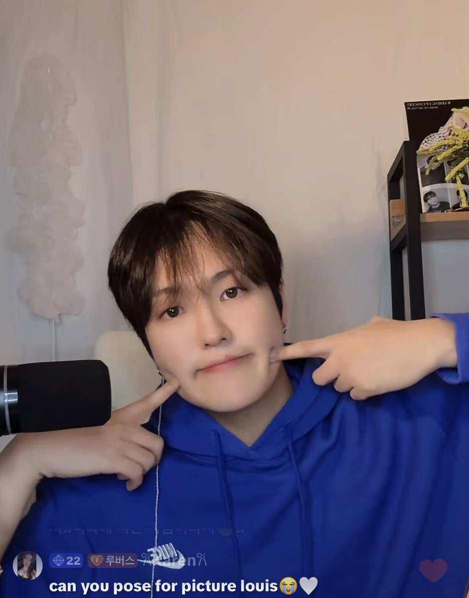 𐙚Karolina𐙚 tweet media