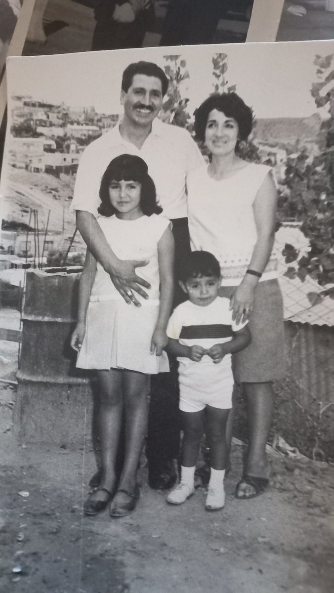 El 24 de marzo de 1976, mientras la Junta Militar anunciaba por cadena nacional que el país estaba bajo su control, el miedo empezó a correr por los cuerpos.

Ircia Torres y Sergio Muñoz Luna ya estaban en la mira. 🧵