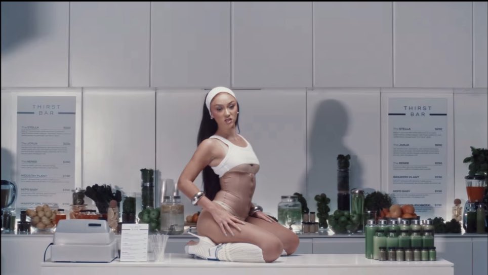 Rayebae🧸ྀི tweet media