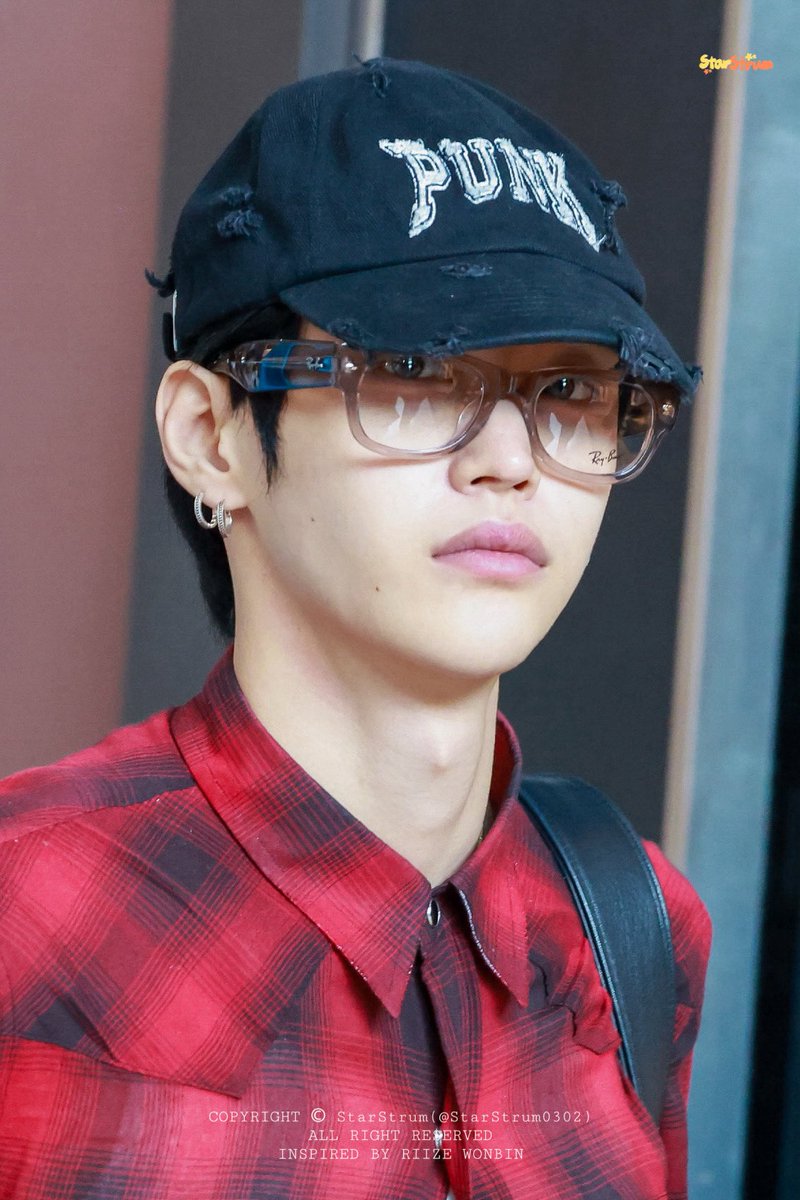 StarStrum tweet media