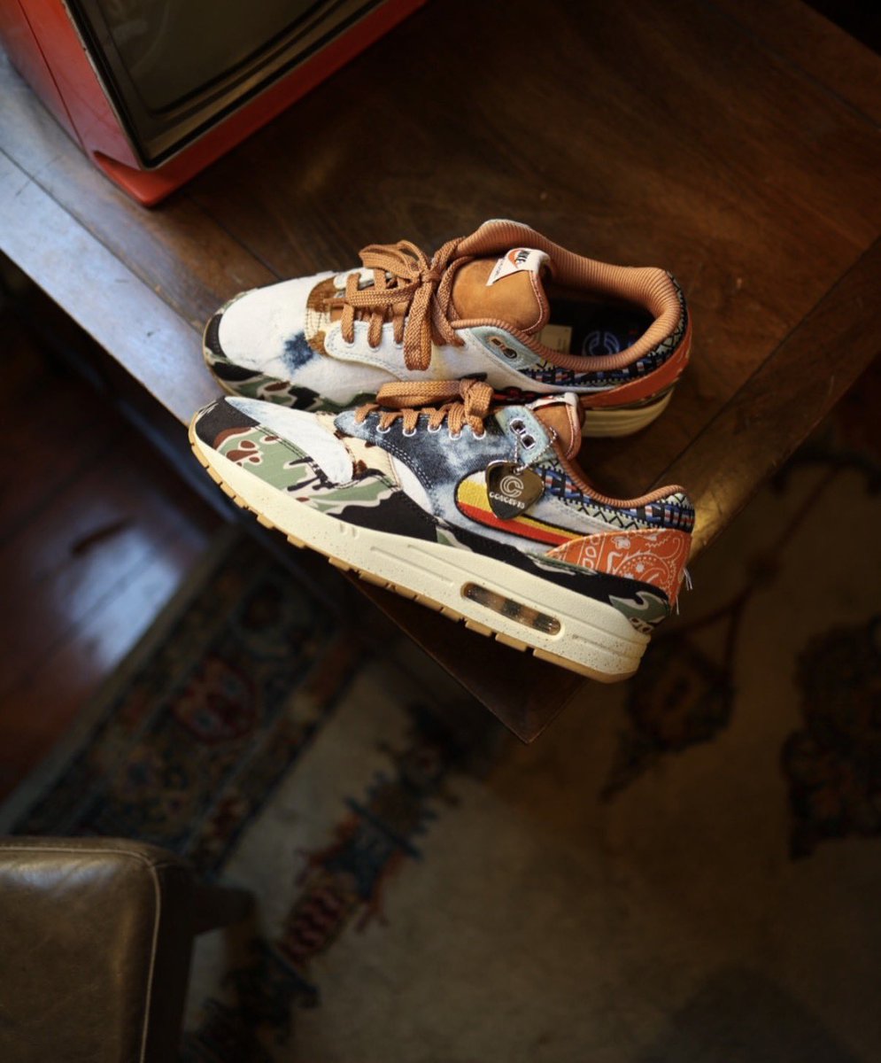 The_UrbanSyn's tweet photo. Still love that the @cncpts Air Max 1 come with a plectrum 

📸: @KreweofKicks https://t.co/SgJrMo0MNK
