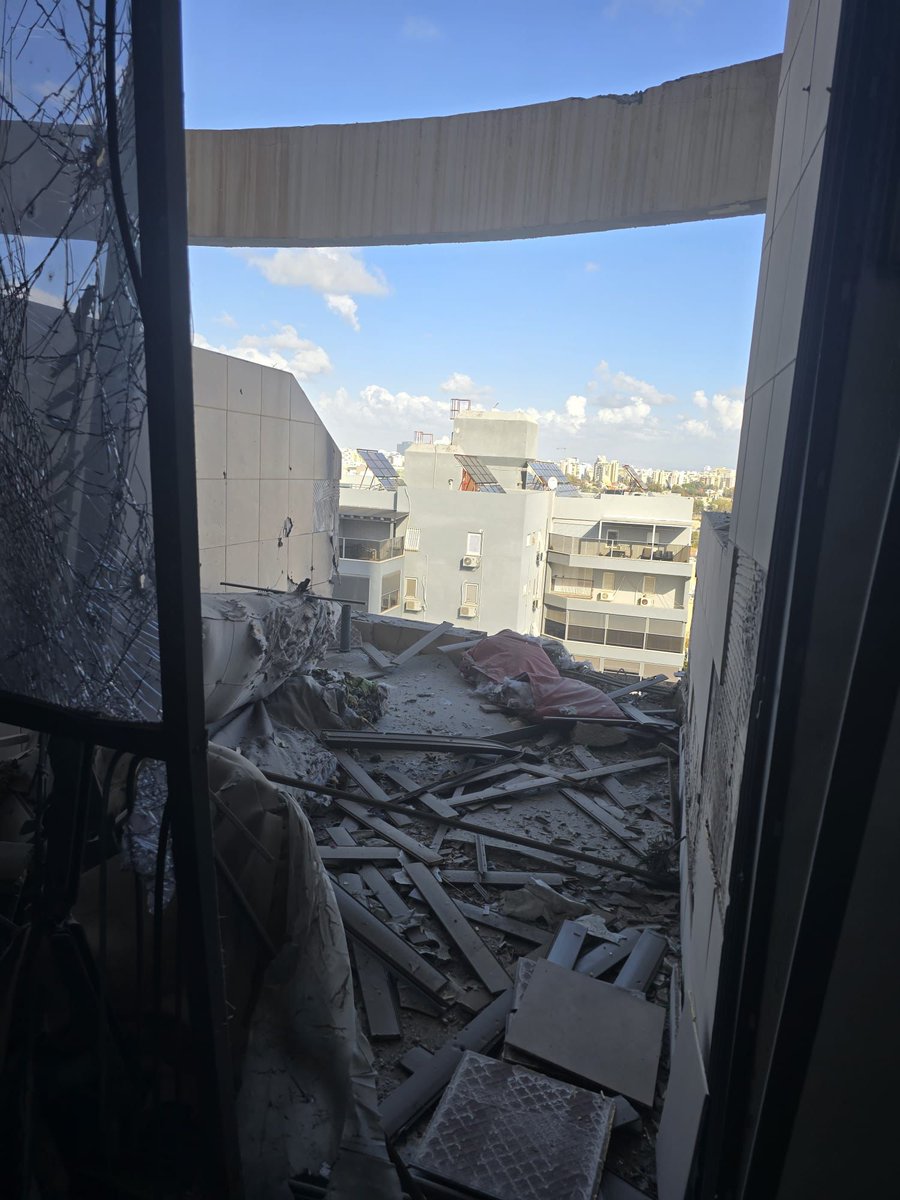 Bat yam da bir bina hedef alındı..