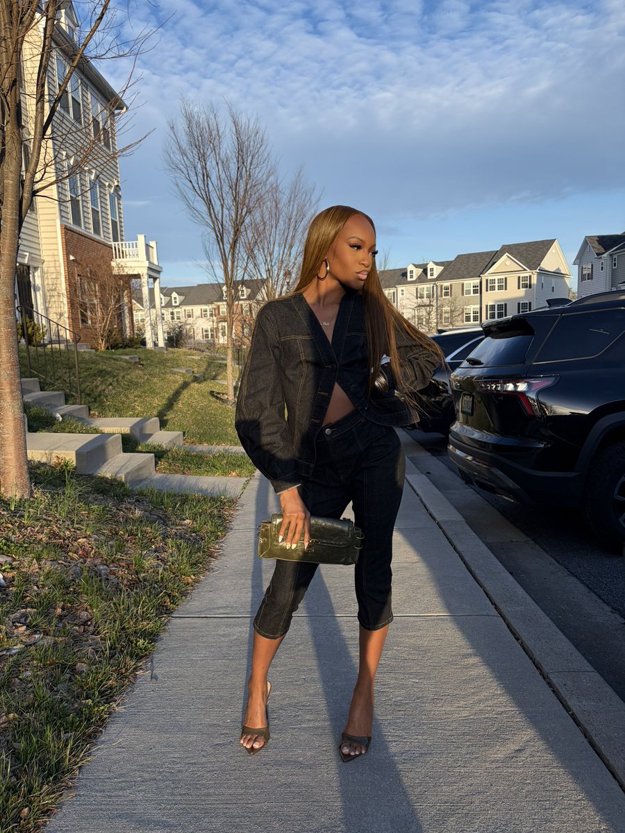 iameshaeee's tweet photo. Black Barbie 👱🏽‍♀️💕 https://t.co/AqQl1OhsGK