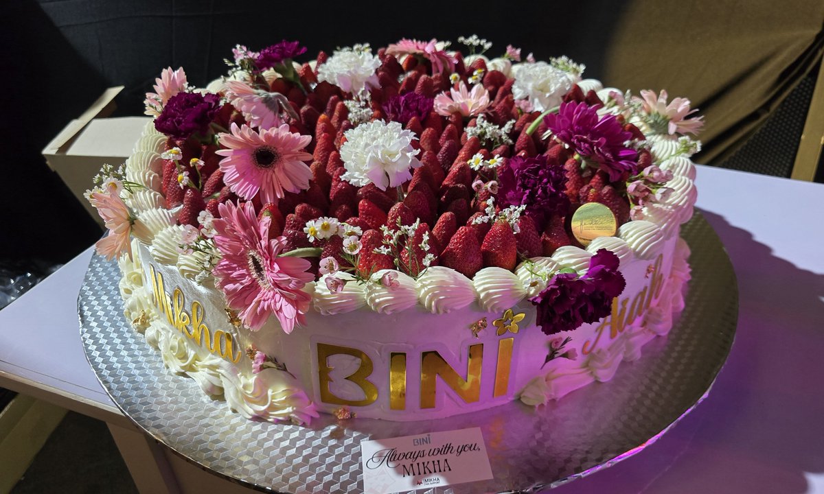 <a href="/Bini_Mix/">Anj | MixerBloom</a> Yung message po sa cake yung tinuro nya

"Always with you, Mikha" from Mikha Fan Support