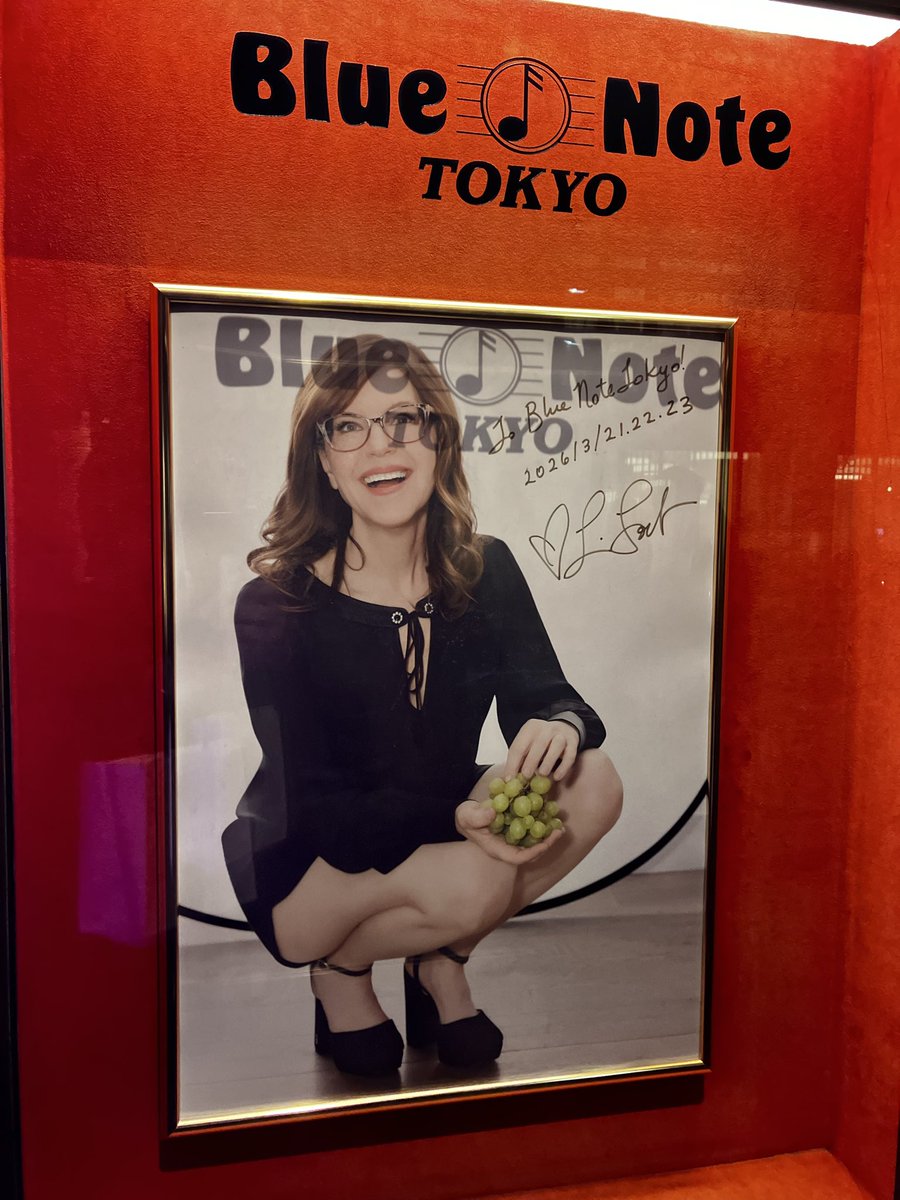 szkhajime's tweet photo. 同世代なら同じような人が少しはいるとは思う。リアリティーバイツを観に行ってから、リサローブの歌声にやられてしまって、サントラのCDを買って擦り切れるように聴いた。
今夜、ライブを観れて幸せ。
変わらない柔らかい歌声とアットホームな感じで彼女らしいライブだった。 https://t.co/t6d7MD9LEE