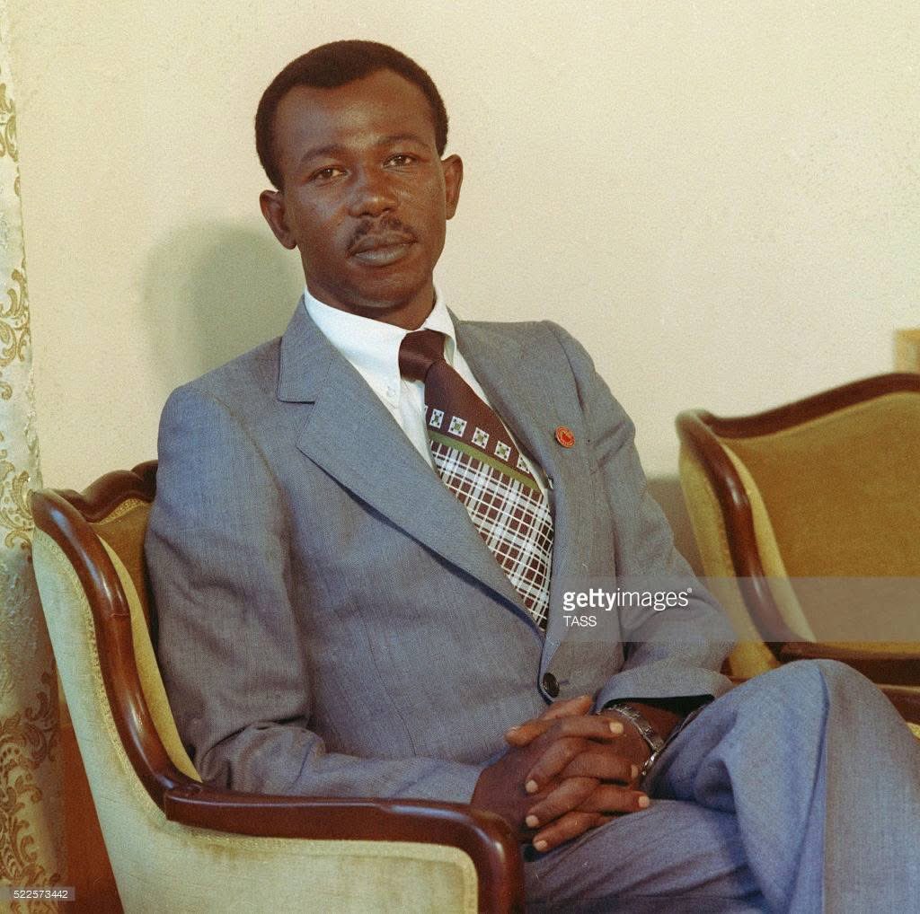 2001 Live tweet media