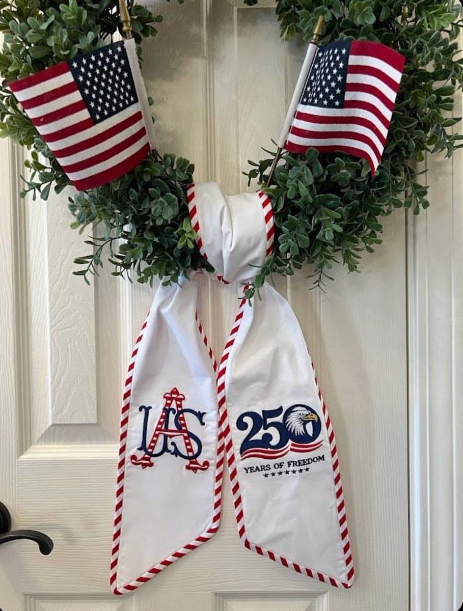 Elle Lookbook tweet media