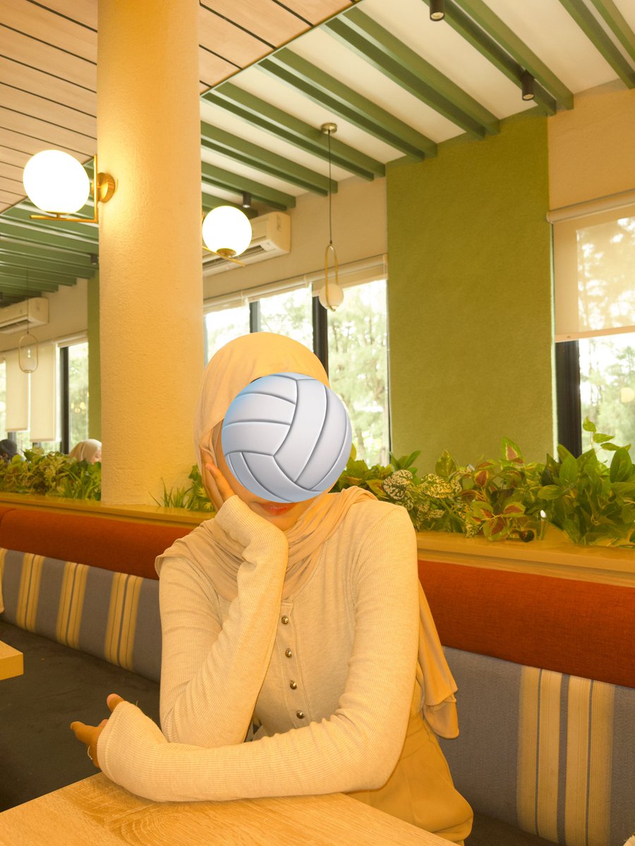 la place tweet media