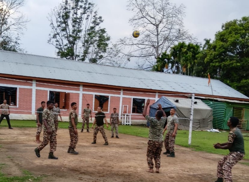 2Diphu's tweet photo. Jawans of 20 Bn CRPF at Jiribam, Manipur unwind after a long day by playing their favourite games—volleyball, badminton and carrom. Helping them beat stress, boost coordination and share moments of fun. 🇮🇳💪 #CRPF #Manipur #Jiribam #Fitness #MoraleBoost