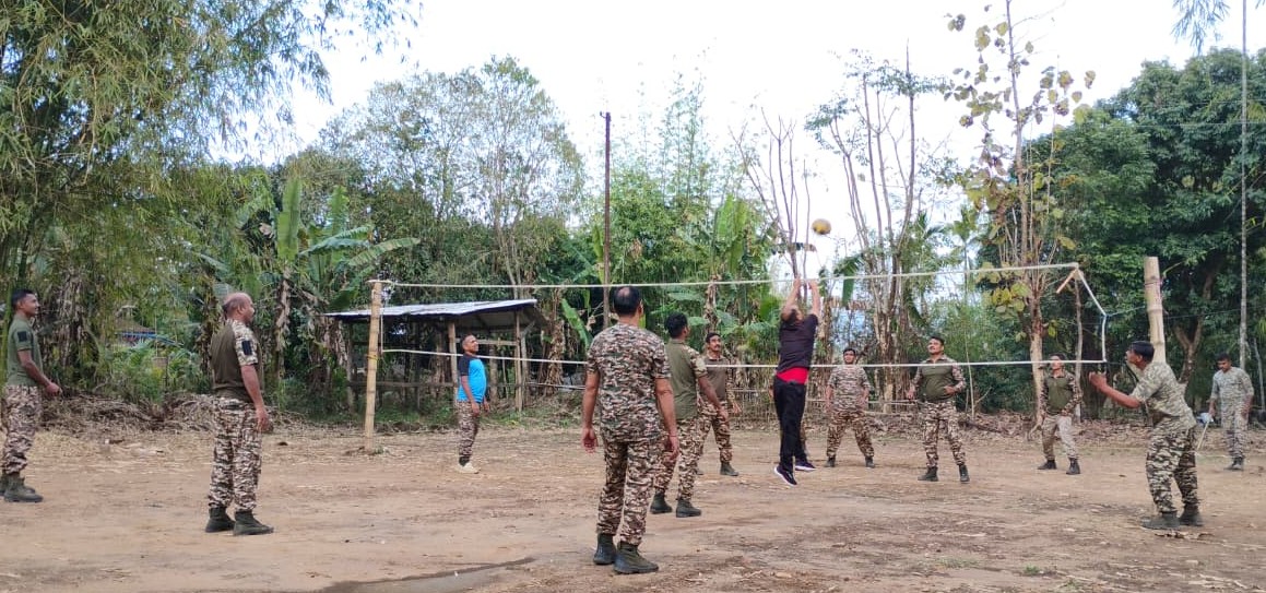 2Diphu's tweet photo. Jawans of 20 Bn CRPF at Jiribam, Manipur unwind after a long day by playing their favourite games—volleyball, badminton and carrom. Helping them beat stress, boost coordination and share moments of fun. 🇮🇳💪 #CRPF #Manipur #Jiribam #Fitness #MoraleBoost