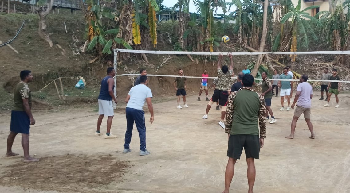 2Diphu's tweet photo. Jawans of 20 Bn CRPF at Jiribam, Manipur unwind after a long day by playing their favourite games—volleyball, badminton and carrom. Helping them beat stress, boost coordination and share moments of fun. 🇮🇳💪 #CRPF #Manipur #Jiribam #Fitness #MoraleBoost