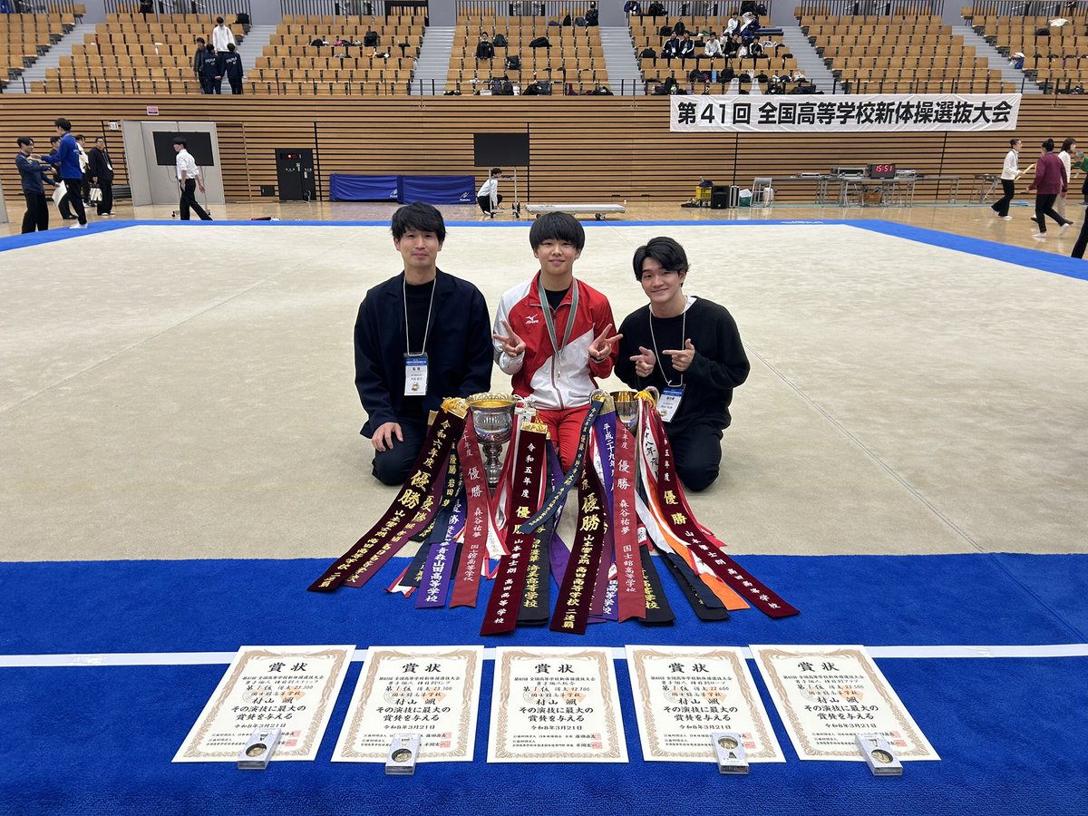 kokushikan_rg's tweet photo. 3月22日～23日に行われた第41回全国高等学校新
体操選抜大会で個人総合、また種目別において完全優勝することができました！
日頃から応援してくれているみなさんのおかげです！ありがとうございます！
これからもさらに演技に磨きをかけ、頑張っていきます！
応援の程、よろしくお願い致します！ https://t.co/76OL3nGLg5