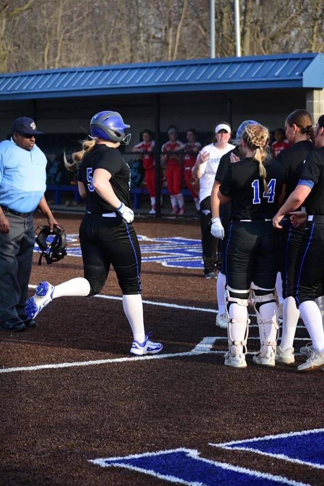 Ava_Fowler_5's tweet image. 1st at bat of the season! LETS GO! #FLASHES⚡️⚡️
@CoachPena_BSU
@CoachBurns17
@CoachStanton
@KarenWeekly
@NSRMidwest
@FCGrizSoftball
@UKCoachLawson
@jordynrudd63
@JoRichwood
@CoachMFrezzotti
@KendraKirkhoff
@katethegreat07